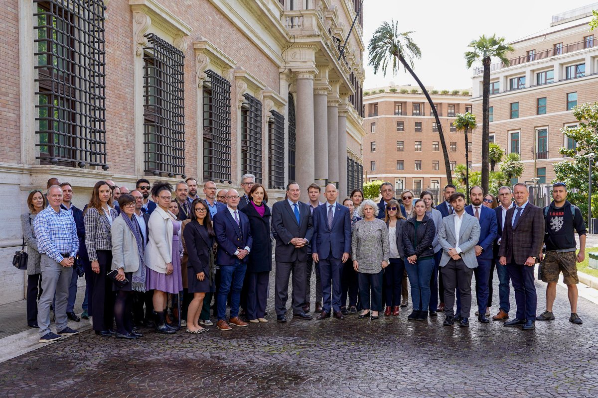 On #ForeignServiceDay, we recognize U.S. Foreign Service members who serve in more than 170 countries. Together with @AmbasciataUSA, @USinHolySee and @USUNRome we observed a moment of silence for those who have lost their lives in service to their country, and their families and