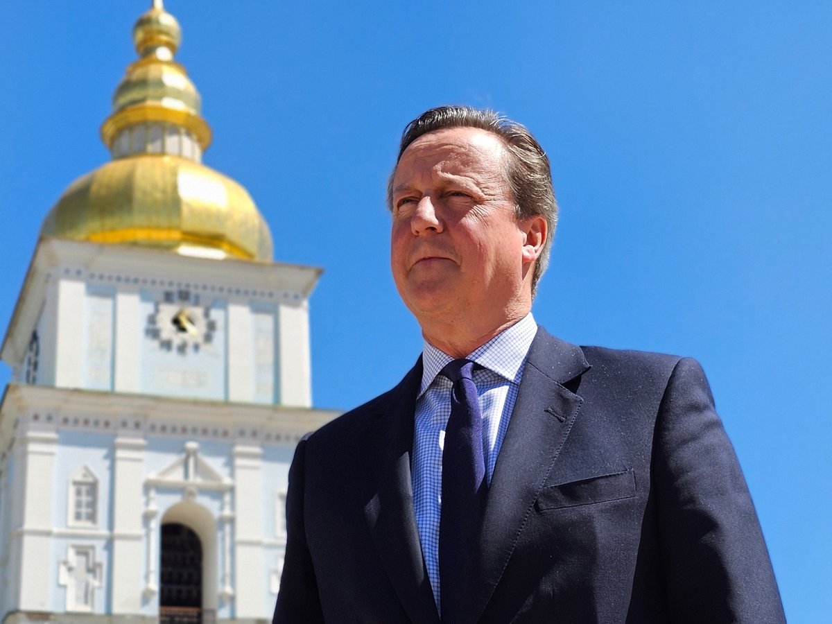 Foreign Secretary @David_Cameron returned to Ukraine this week to discuss how the uplift in UK defence spending will help the country get what it needs to win. The UK will provide Ukraine with £3 billion in military support this year. #StandWithUkraine