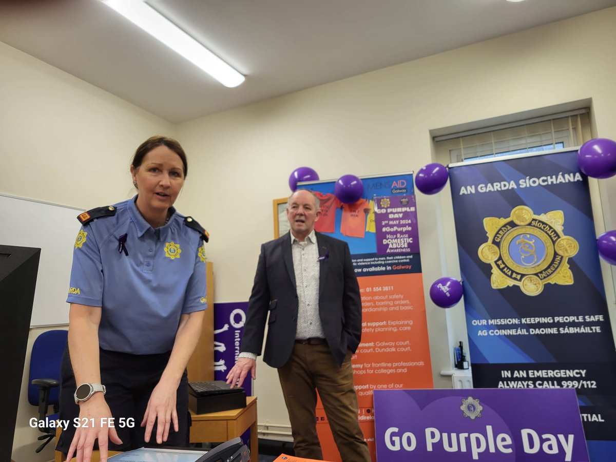 📍Galway - Marking #GoPurple at Gort, Garda Station, Co. Galway, our colleague Daithi spoke with Gardai & local services. Also at Supervalu with Garda Ger Naughton & Amanda McManus, Gort Family Resource Centre @gardainfo 
#DomesticViolence #CoerciveControl
#Galway