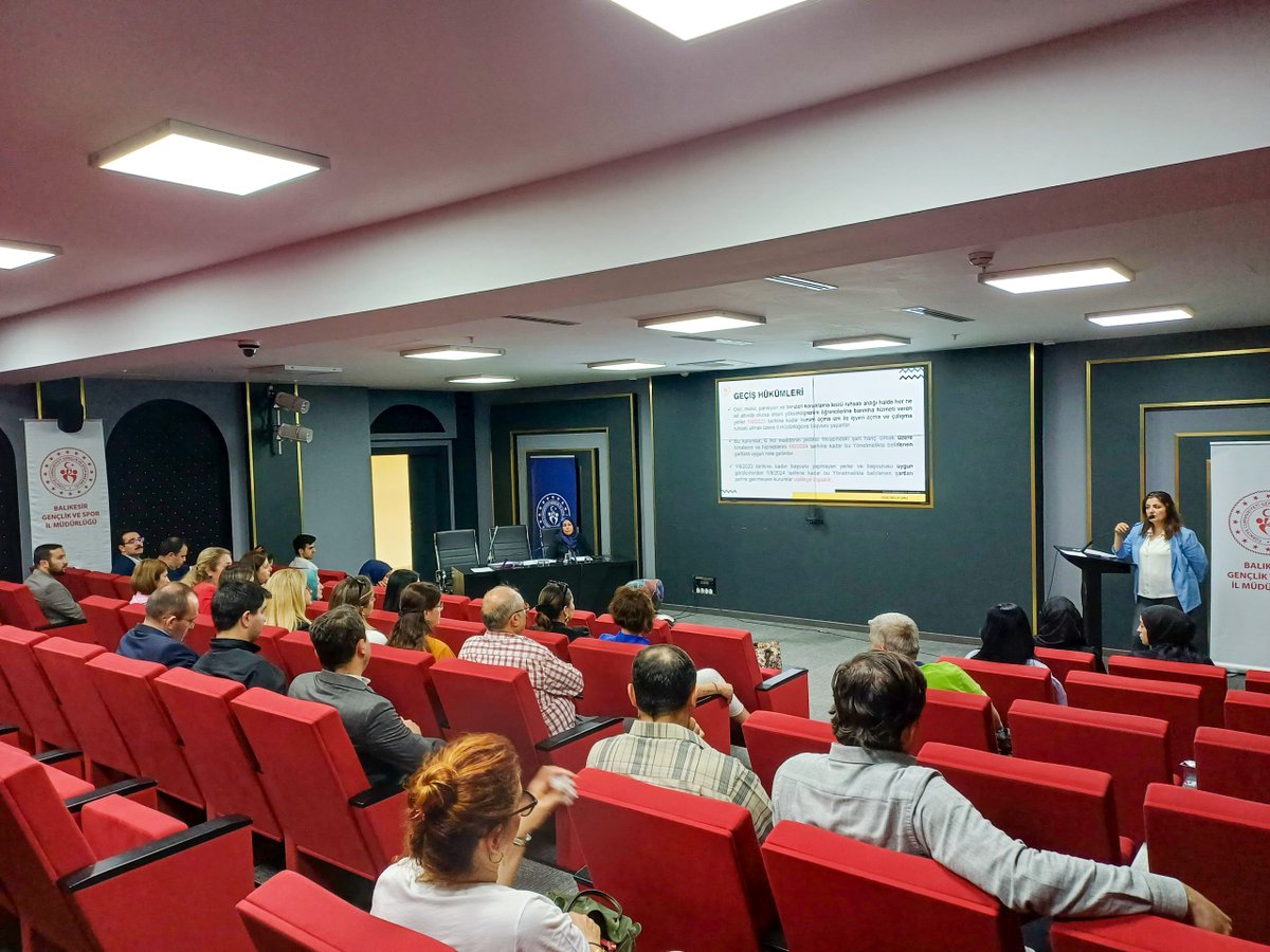 Yurt Hizmetleri Birimi personelinin katılımı ile Özel Yükseköğrenim Yurt Müdürlerine sertifikalı 'Müdür Eğitim Programı' gerçekleştirildi. 📍BM 75. Yıl Gençlik Merkezi @OA_BAK @gencliksporbak