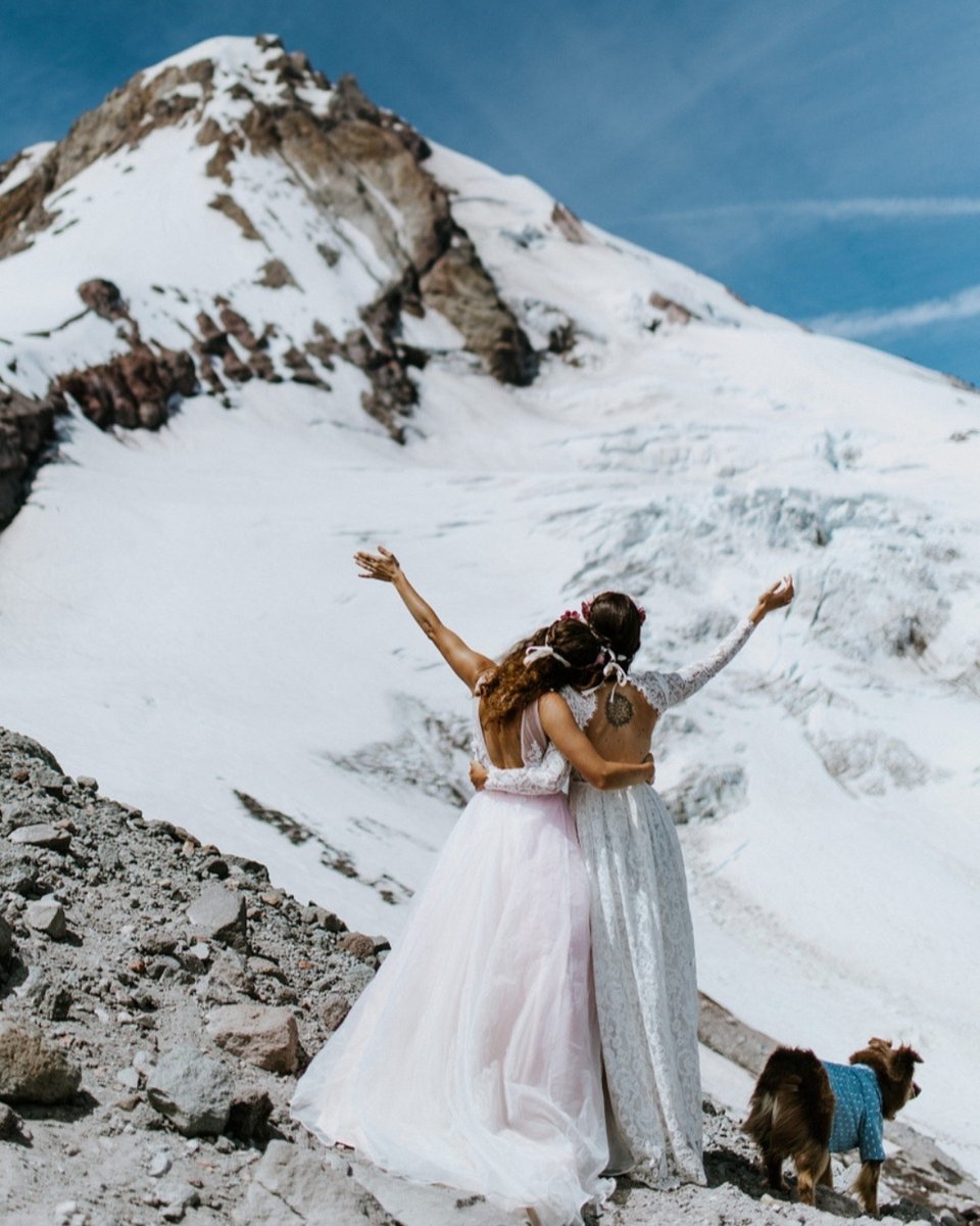 PureBlissWD's tweet photo. The most memorable and beautiful elopement with exchanging of vows at the trail's summit.​

Photo by: @equallywed​

#elopement #trailsummit #vowexchange #memorablemoment #beautifulceremony #intimatewedding https://t.co/XuukPC1Ik7