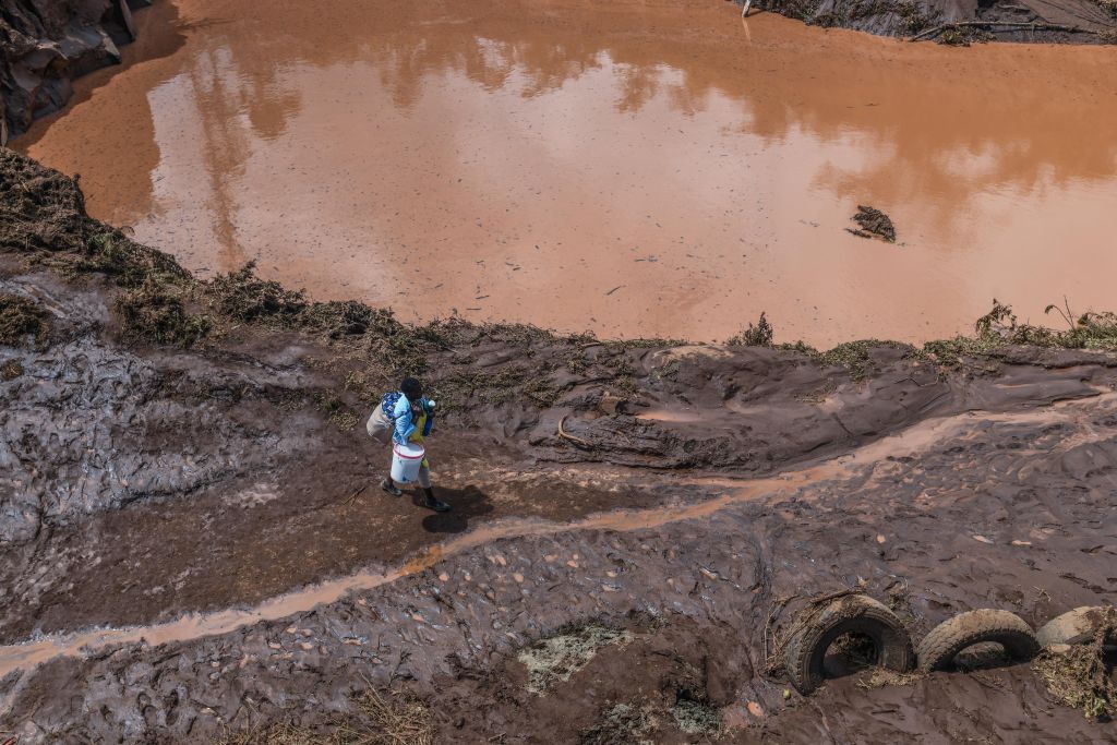 The Kenyan government says it has set up more than 100 camps to house over 27,500 people displaced by flooding. According to government data, more than 190,000 people have so far been affected by the floods and at least 210 are known to have died. bbc.in/3JMtmyo