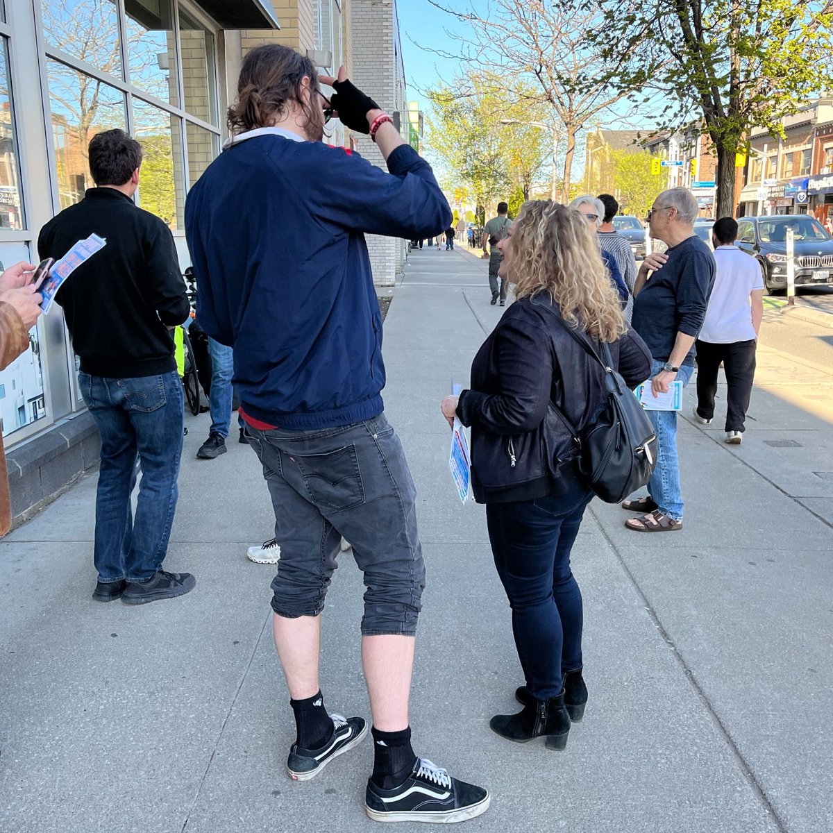 🔥 We collected 100+ signatures supporting LCBO workers' demands for decent wages, ending involuntary part-time hours & to keep the LCBO public.
✅ LCBO revenue should fund health care & education. 
😡 Let's not give $2.5 billion to corporations.
#KeepLCBOpublic #Justice4Workers