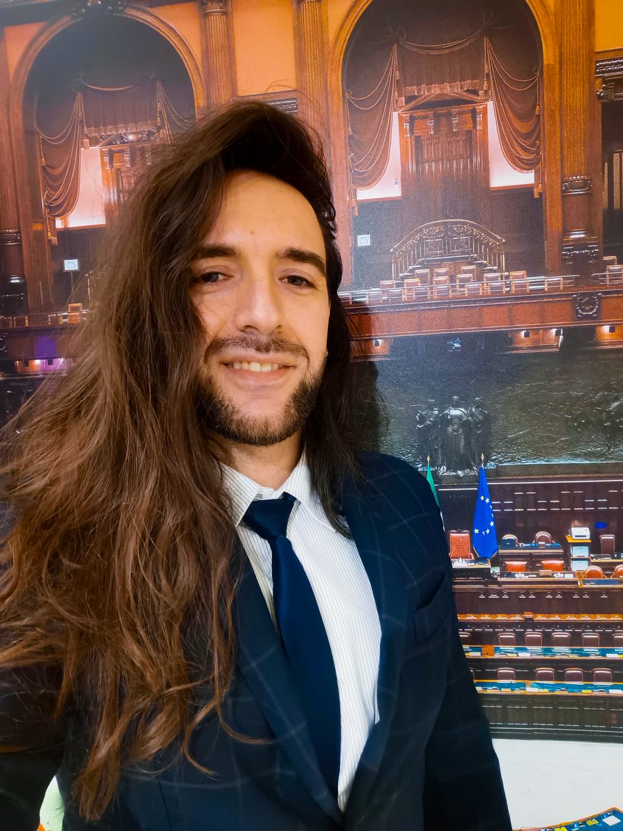 Sono ufficialmente Candidato, potrai votarmi per il  Parlamento Europeo nelle elezioni dell'8 e 9 giugno.

Scrivi Bernini Paolo e fai una X sul simbolo del @movimento5stelle per indirizzare l'Europa verso pace, antispecimo e reddito base universale.