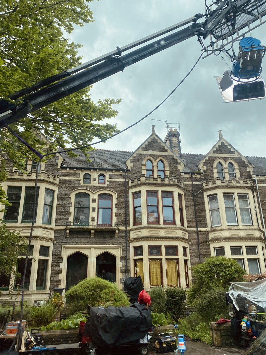 Shooting in Roath: filming taking place on Ninian Road today, adding to the congestion caused by all the roadworks and also bringing a soupçon of glamour to proceedings.