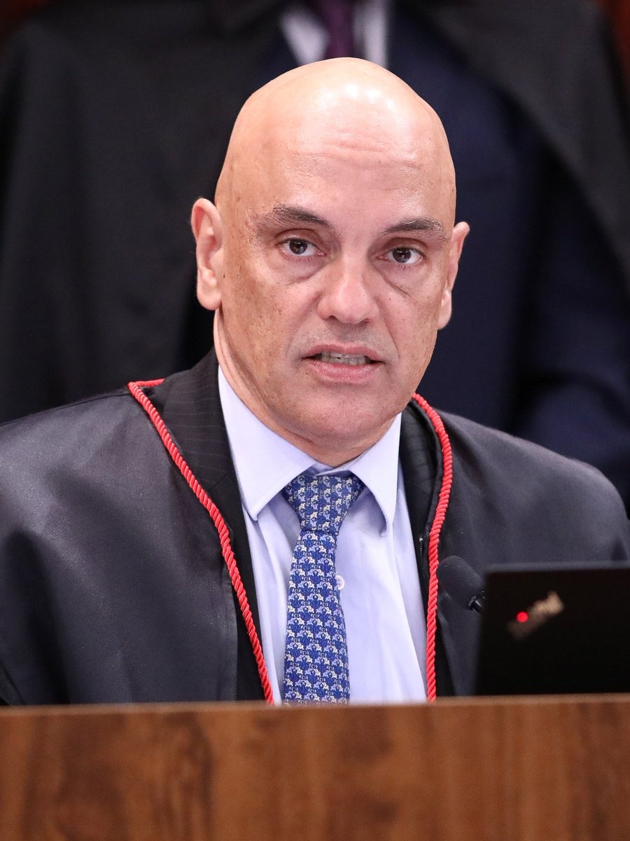 🚨URGENTE - Elon Musk fecha cerco contra Alexandre de Moraes! No dia 07 de Maio vários Brasileiros irão depor na Câmara dos Deputados dos EUA A expectativa é que Musk irá depor no mesmo dia! Segundo algumas fontes, Moraes já se sente acuado com as investidas do bilionário.