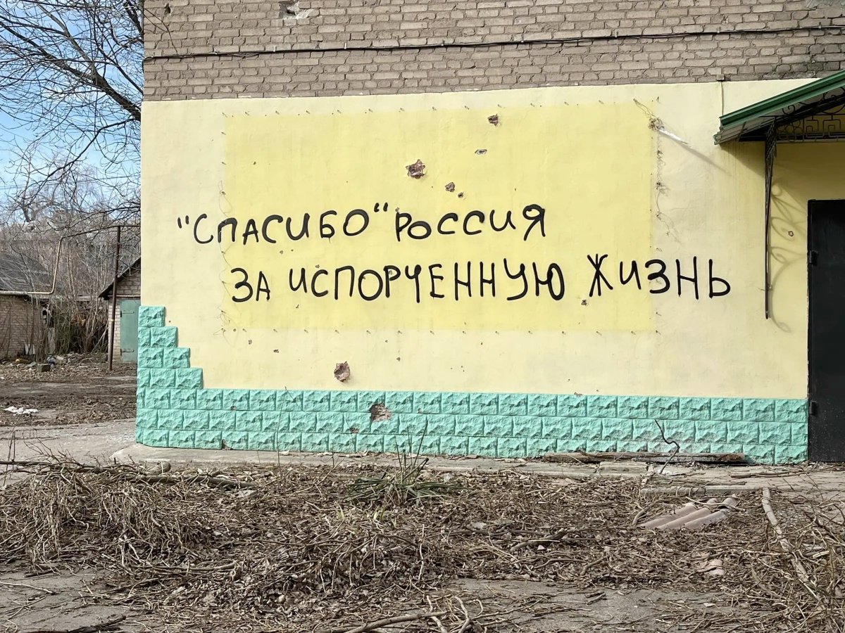 В последние дни Часов Яр стал местом самых ожесточенных боев на фронте. Он закрывает россиянам путь на Краматорск и Славянск. Что происходит в городе, который прямо сейчас штурмуют российские войска — @istories_media рассказал врач-волонтер storage.googleapis.com/istories/stori…