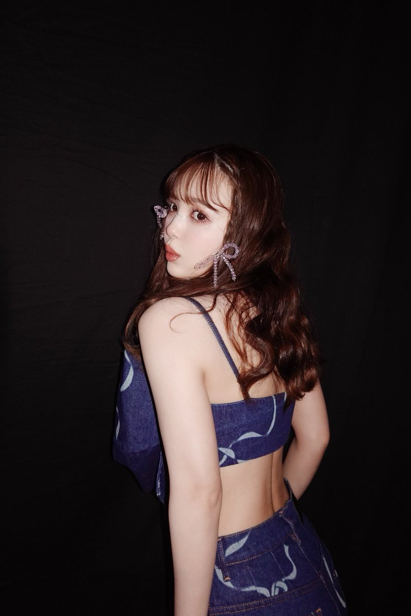 0220nicole's tweet photo. サンジャポステージ🎀🩵🎀

衣装めちゃかわでした🥲✨
宮内さんとランウェイ😂🫶 https://t.co/BJWGa9uBdY