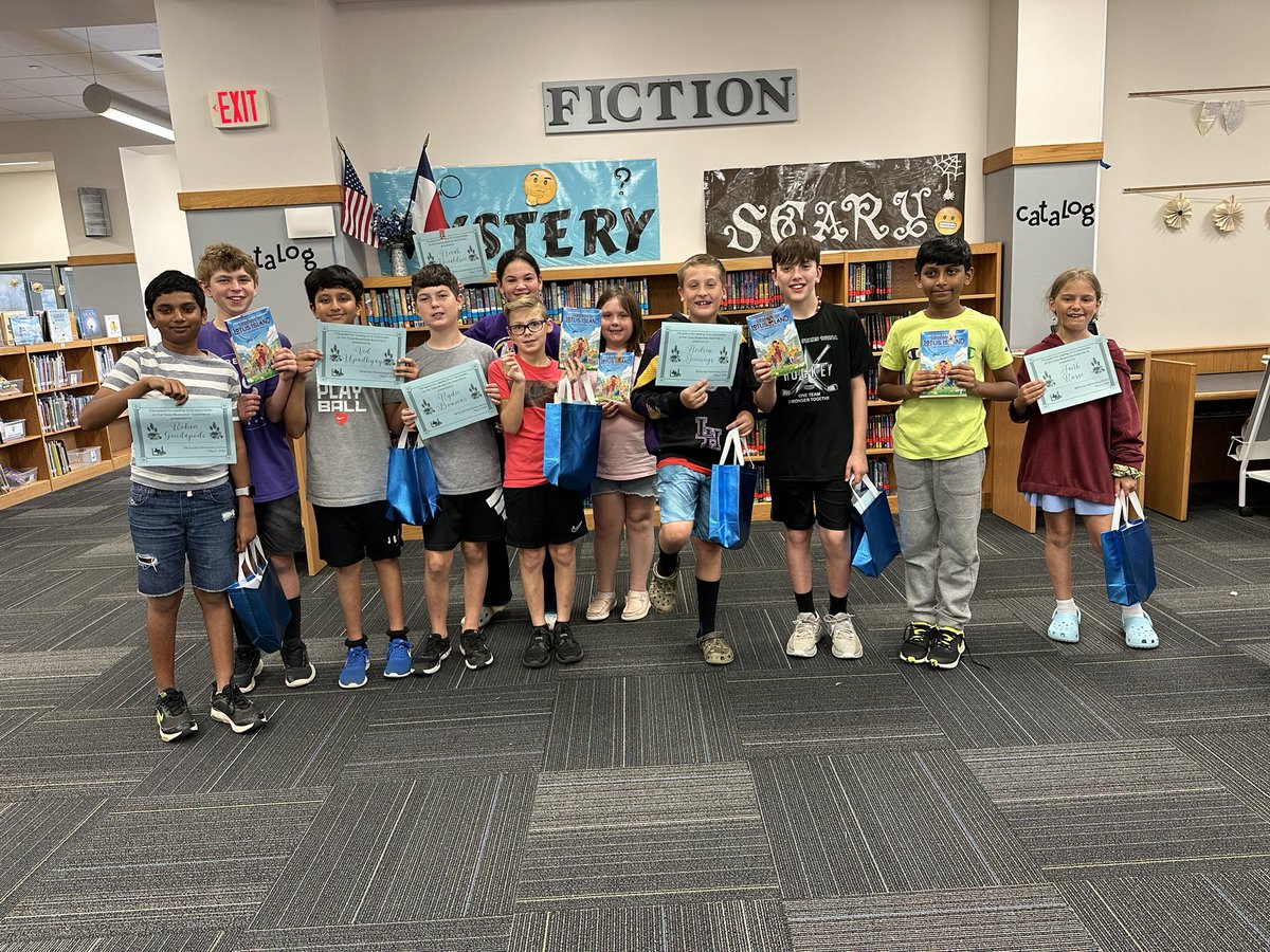 bbes_library's tweet photo. We celebrated students who took on the challenge of reading at least 10 books on this year’s @TBABooks list! They enjoyed treats, chatted with author/illustrator Matt Phelan (who wrote Leave It to Plum! on this year’s list), and went home with a book on next year’s list! 💙📚 https://t.co/aOSZ6lTUWw