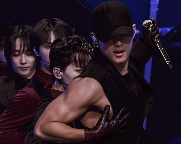 mwoomf's tweet image. These two human share the same fucking house. ❤️‍🔥