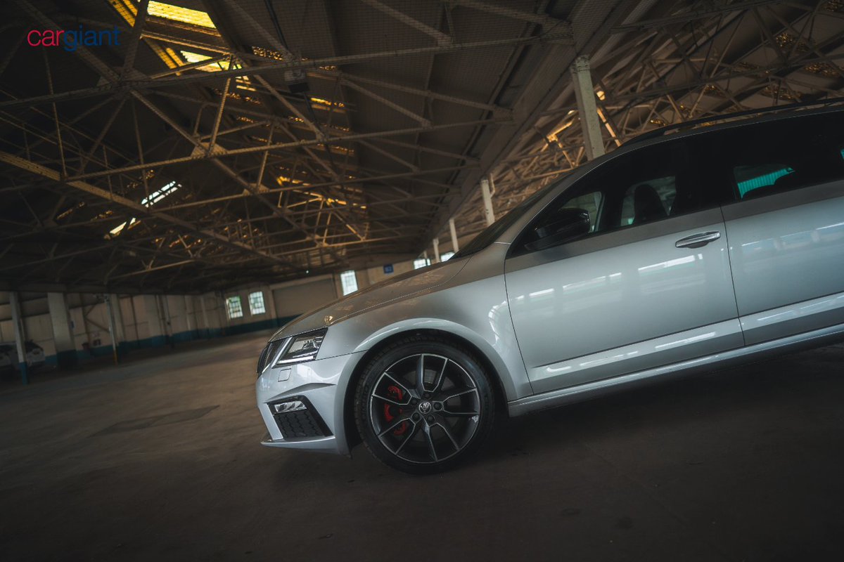 A practical, stylish, and speedy estate, what more could you ask for? Introducing our Car of the Week, the Skoda Octavia VRS. 📸🚗

#caroftheweek #skoda #octavia #performance #estate #luxury
