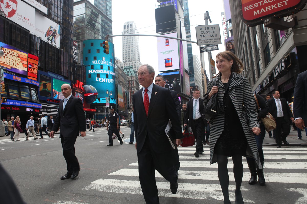 Congratulations, @MikeBloomberg, on being awarded the Presidential Medal of Freedom! When we first started working together at @Bloomberg, he had a bold vision for how we could help make the world a better place. And he built a great team who would make that happen. Through our…