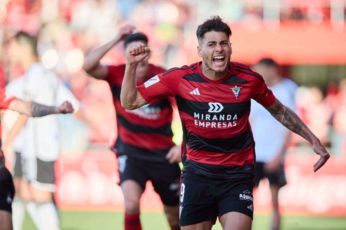 Carlos Martín está brillando en su cesión al @CDMirandes.

Vamos a repasar todos los goles de @Carlos7ATM en la temporada 23/24.

Abro hilo. Disfruten.