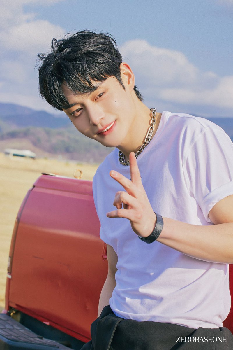 jiwoongx's tweet image. Get an exclusive peek behind the scenes of ZEROBASEONE's 𝗦𝗪𝗘𝗔𝗧 Special Summer Video with behind the scenes photos featuring me.

artist.mnetplus.world/main/stg/zerob…