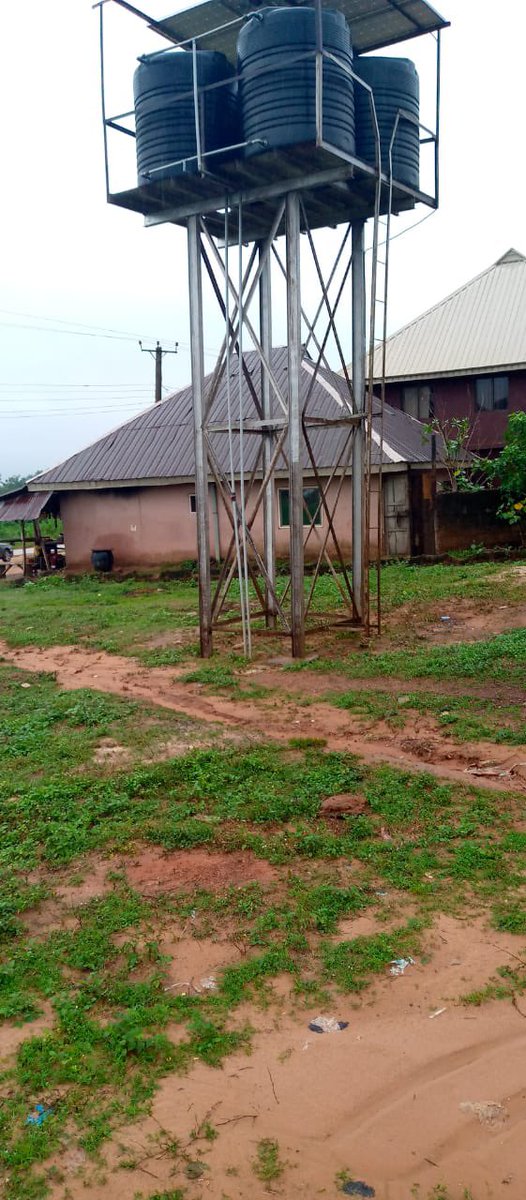 Deplorable state of the PHC in Ihievbe community, Owan East LGA, Edo State. The facility does not have staff, water, generator and medical equipment to attend to patients. The borehole sighted in the facility is faulty. #ObasekiPDPEdoSeries