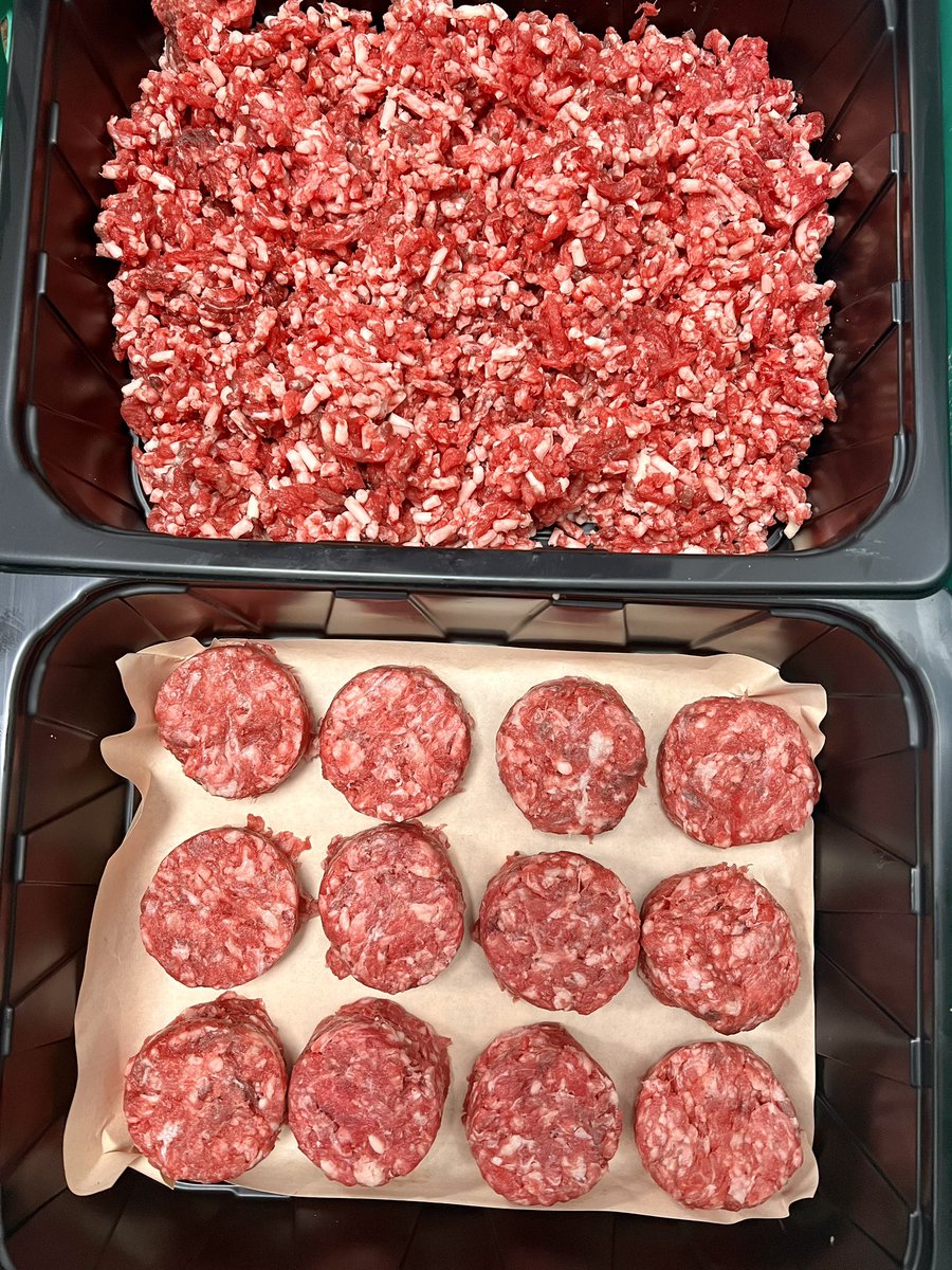 We don’t care what the forecast says, we’re BBQ’n at the weekend 😎 Who’s with us 💪💪 80/20 Chuck and Rib Cap Smash Mince and Burger Pucks