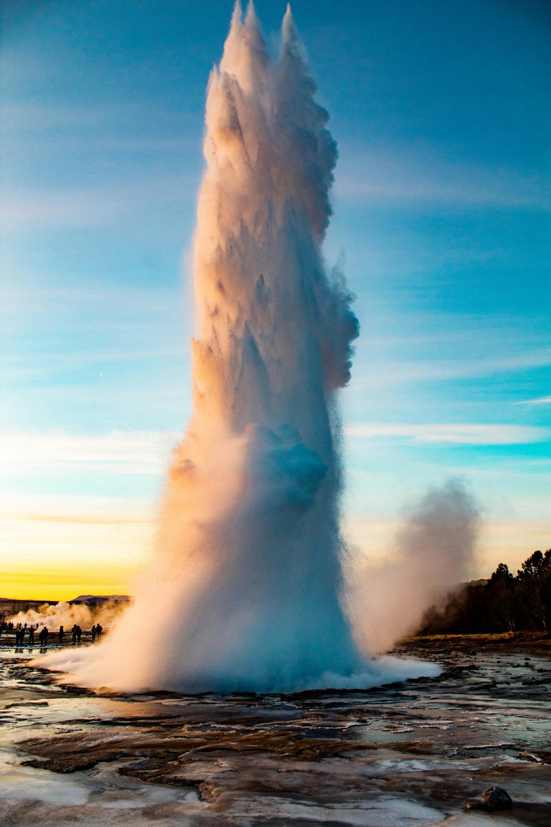 Water Geyser at the Yellowstone National Park in Wyoming, US 🇺🇸 via @LoveSongs4Peace