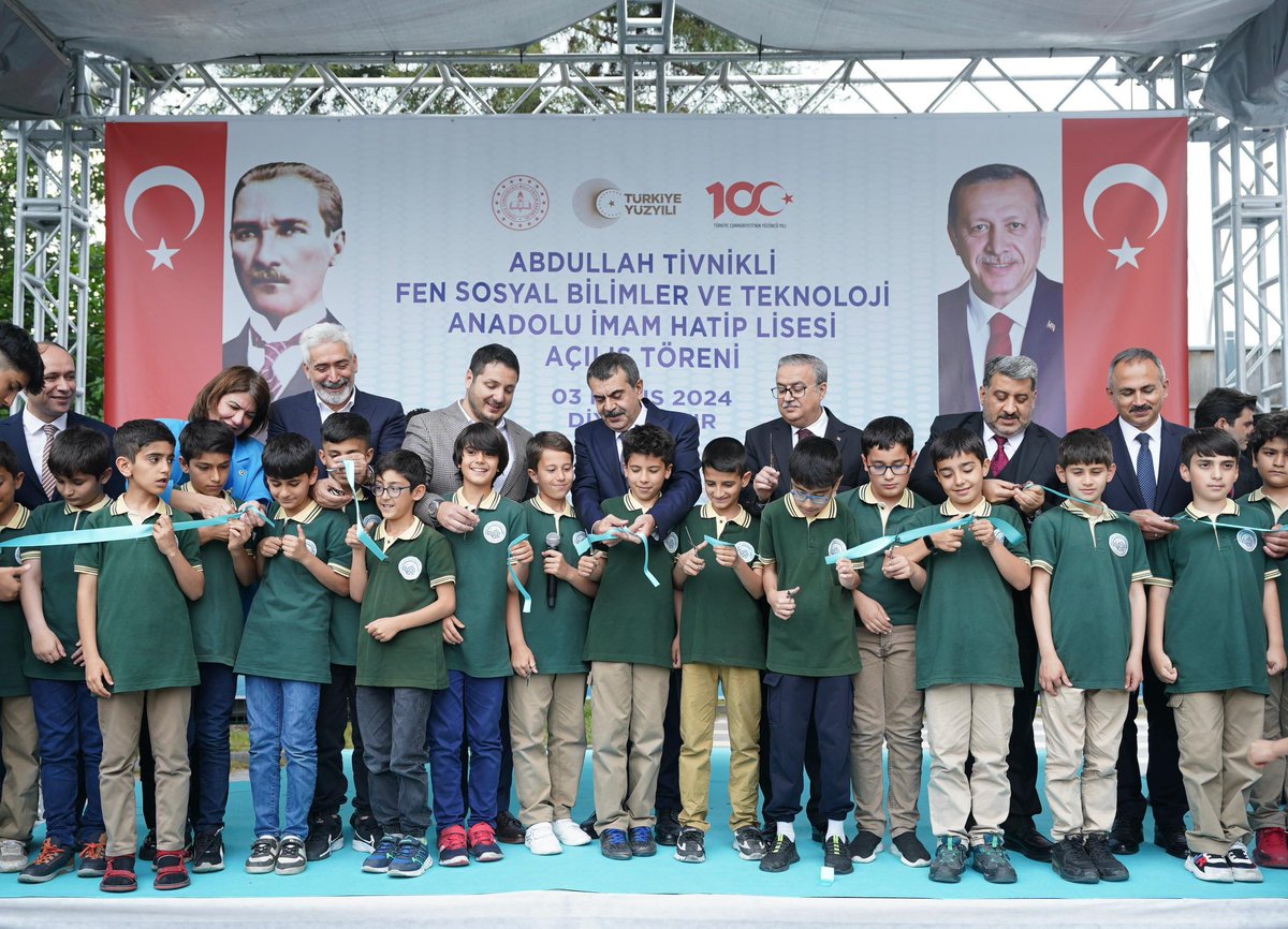 Yusuf__Tekin's tweet photo. 📍 Diyarbakır/ Abdullah Tivnikli Fen-Sosyal Bilimler ve Teknoloji Anadolu İmam Hatip Lisesi

Bugün Diyarbakır’ımıza güzide bir eğitim kurumunu kazandırmanın heyecanını yaşadık.

Okulumuzun adını taşıdığı hayırseverimiz Abdullah Tivnikli’ye yüce Allahtan rahmet diliyor, bu eseri evlatlarımıza kazandıran Tivnikli ailesine milletimiz ve eğitim ailemiz adına teşekkür ediyorum.

Yeni okulumuz evlatlarımıza hayırlı uğurlu olsun.