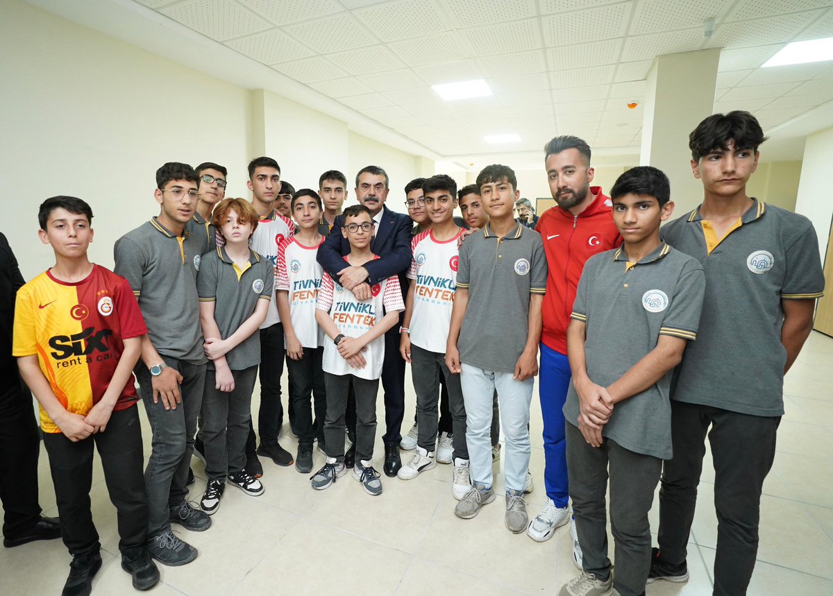 Yusuf__Tekin's tweet photo. 📍 Diyarbakır/ Abdullah Tivnikli Fen-Sosyal Bilimler ve Teknoloji Anadolu İmam Hatip Lisesi

Bugün Diyarbakır’ımıza güzide bir eğitim kurumunu kazandırmanın heyecanını yaşadık.

Okulumuzun adını taşıdığı hayırseverimiz Abdullah Tivnikli’ye yüce Allahtan rahmet diliyor, bu eseri evlatlarımıza kazandıran Tivnikli ailesine milletimiz ve eğitim ailemiz adına teşekkür ediyorum.

Yeni okulumuz evlatlarımıza hayırlı uğurlu olsun.