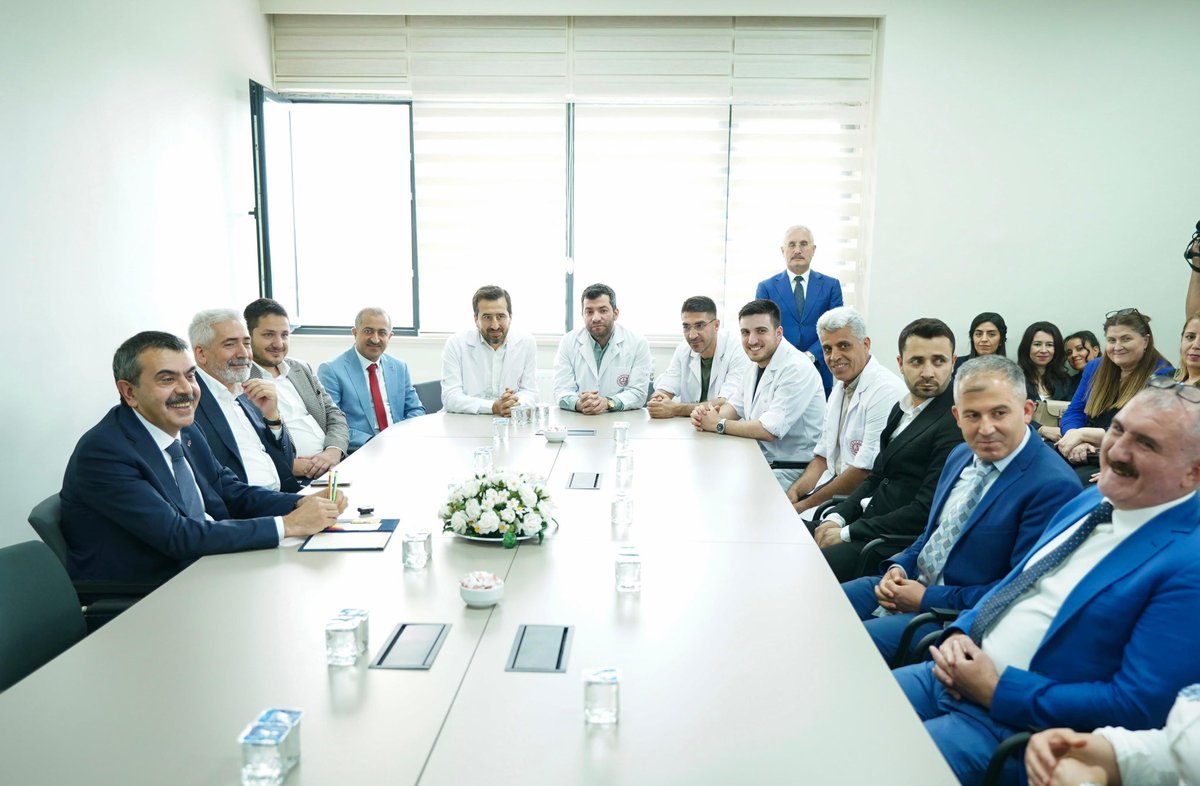 Yusuf__Tekin's tweet photo. 📍 Diyarbakır/ Abdullah Tivnikli Fen-Sosyal Bilimler ve Teknoloji Anadolu İmam Hatip Lisesi

Bugün Diyarbakır’ımıza güzide bir eğitim kurumunu kazandırmanın heyecanını yaşadık.

Okulumuzun adını taşıdığı hayırseverimiz Abdullah Tivnikli’ye yüce Allahtan rahmet diliyor, bu eseri evlatlarımıza kazandıran Tivnikli ailesine milletimiz ve eğitim ailemiz adına teşekkür ediyorum.

Yeni okulumuz evlatlarımıza hayırlı uğurlu olsun.