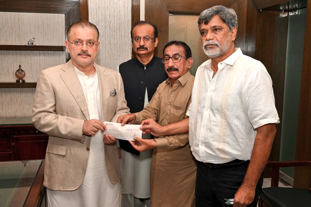 Karachi May 3, 2024
On #PressFreedomDay, Senior Minister of #Sindh and Minister for Information, Excise, Taxation, Narcotics Control, Transport, and Mass Transit, Sharjeel Inam Memon, presented a cheque of fifty-five lakhs to the leaders of the Pakistan Federal Union of