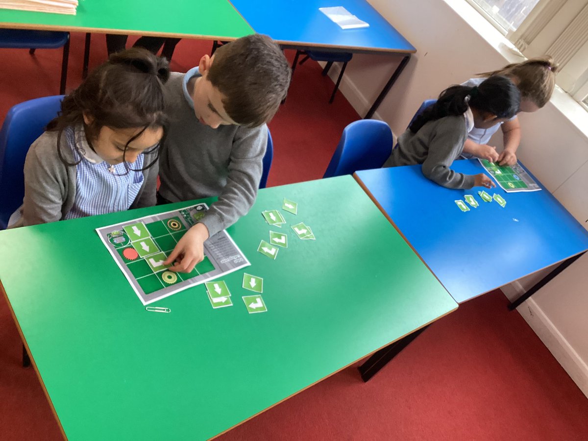 Year 1 are exploring algorithms in Computing this afternoon. They have the task of using arrows to help the robot collect his cogs. 🤖