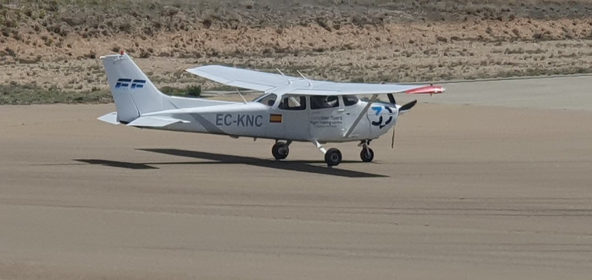 En Teruel con grandes aeronaves, helicópteros, aviación general con escuela de vuelo #aviación #safety