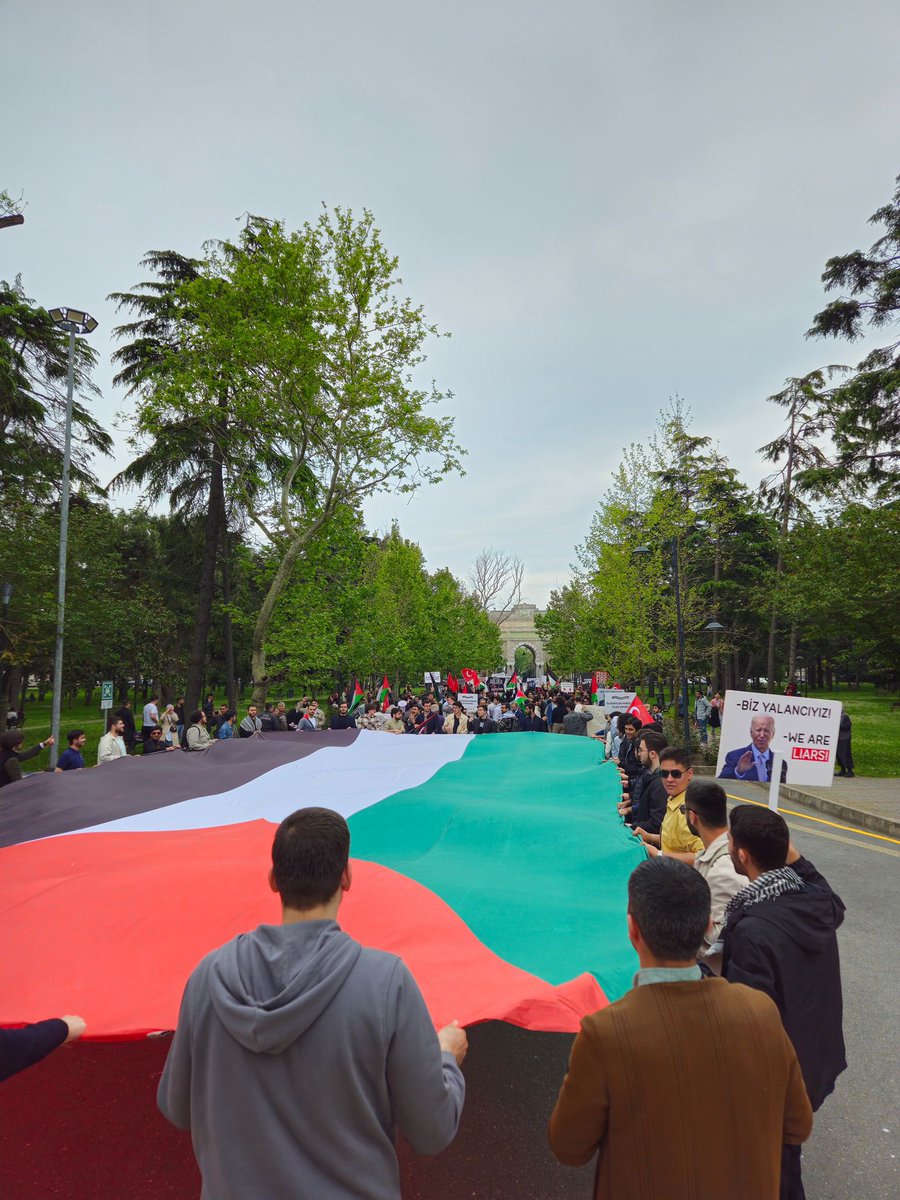 •Beyazıt'tan Harvard'a Küresel İntifada!

Şerefli Gazze Halkının izzetli duruşunun sonuna kadar yanındayız!

#FreePalaestine #FreeGazza #Küreselİntifada