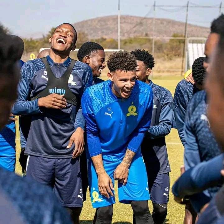 Mamelodi sundowns will make you understand that Ubuntu is only written on the jersey, and it ends there. It doesn't apply on the pitch🤣🤣🤣