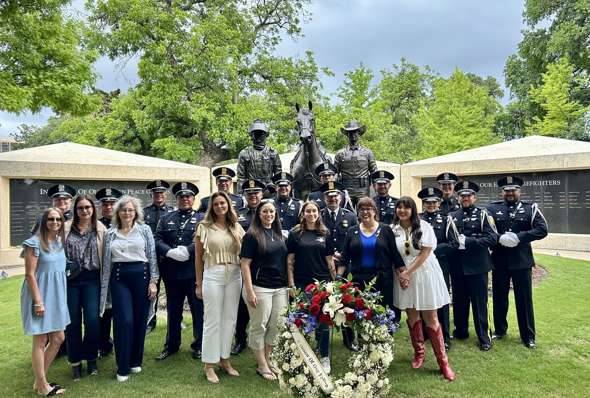 A powerful yet solemn evening at the Annual Fort Worth Police Memorial, where we paid tribute to our fallen heroes. Their legacy and bravery lives on in our hearts and in the communities they served. #HonoringTheBrave #NeverForget #HonoringHeroes #FWPD #ThinBlueLine