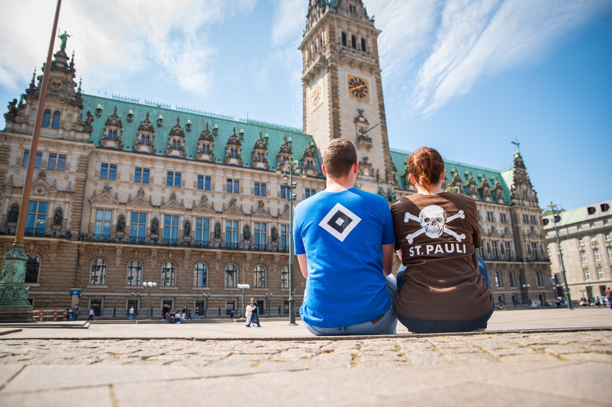 Hamburger Klassiker: @HSV und @fcstpauli beim #Stadtderby im Volkspark. 18:30 Uhr ist Anpfiff. Ich hoffe auf ein faires Spiel ohne Krawalle und wünsche den Fans viel Freude bei der spannendsten Partie der Saison. ⚽️