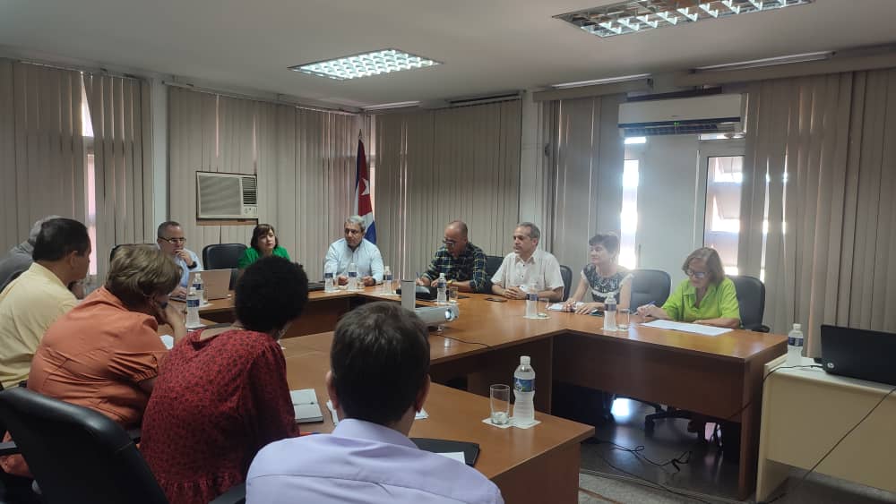 Participamos en Clausura de Taller Nacional de 'Historia, Marxismo y Educación para la vida ciudadana', q contó con +2000 participantes #Cuba. Presiden @JLBrocheLorenzo @SuselyMorfaG y ministros @CubaMES @CubaMined Nos acompaña Presidenta @AxisCitma Dra. Yury Triana @DiazCanelB