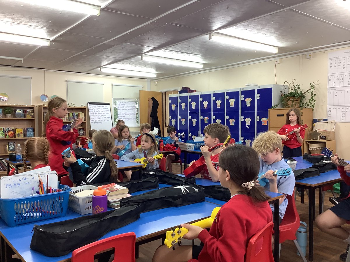 #Y5OLOL are continuing practicing playing the ukulele this afternoon. Our very own ukulele ambassadors are doing a fantastic job in supporting their peers!🎶🎸 #OLOLMusic