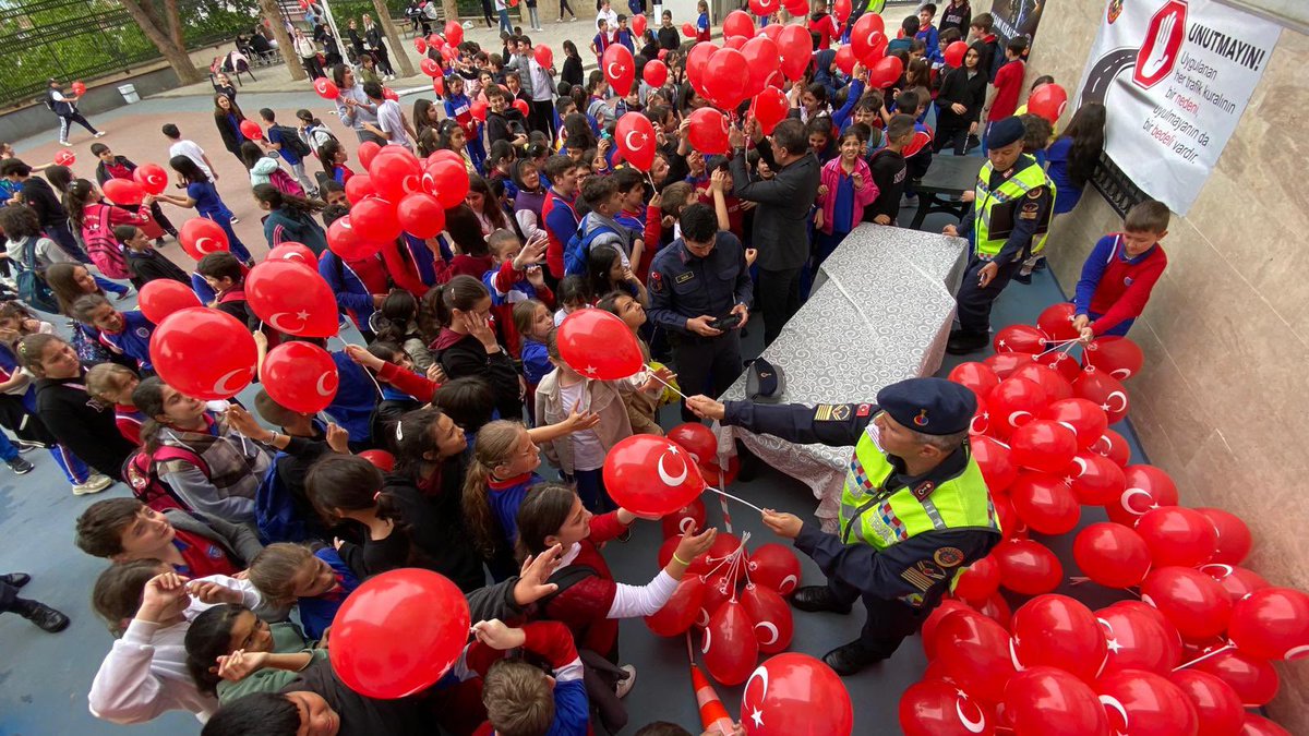 Karamürsel Trafik Jandarması Timleri ile Jandarma Trafik Güvenliği Eğitimi Timi Tarafından Öğrencilere Trafik Güvenliği Eğitim Semineri Verildi. @kocaelivaliligi