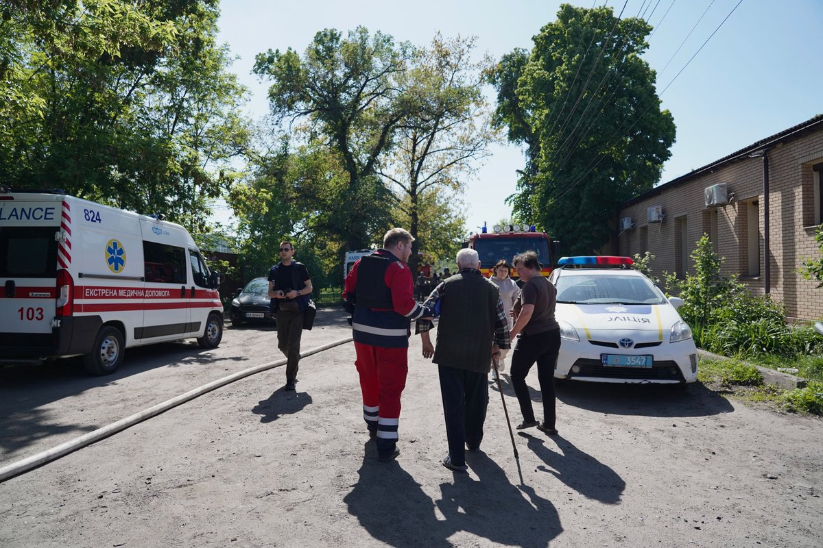 ⚡️ Updated: Russian attack on Kharkiv kills woman, injures man. The attack destroyed several buildings, trapping people under the rubble, Kharkiv Mayor Ihor Terekhov said. A tram was also damaged. 📷Anya Korzun