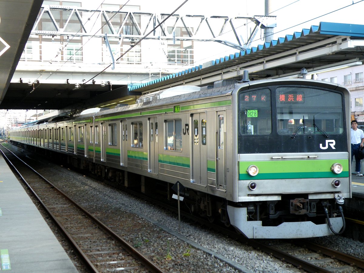 【横浜線の205系➂】
 2009年9月26日の小机駅。
この日は横浜線に115系の新長野色・スカ色が同時入線。前年の485系に続き、両車の並びが狙いでした。
この年の4月に武蔵野線から転属してきたニューフェイス、H28編成もの姿も。