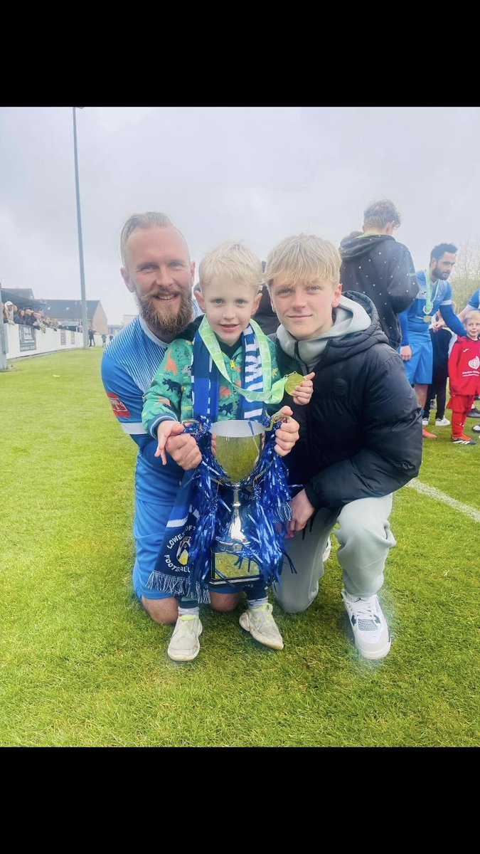 Fantastic for @LowestoftTownFC to become champions of step 4 🙌🏻🔥⚽️

Big well done to everyone involved and a big thank you to all the players who repped the socks through out the season  <a href="/robeagle2/">rob eagle</a> 🧦🙌🏻⚽️🔥