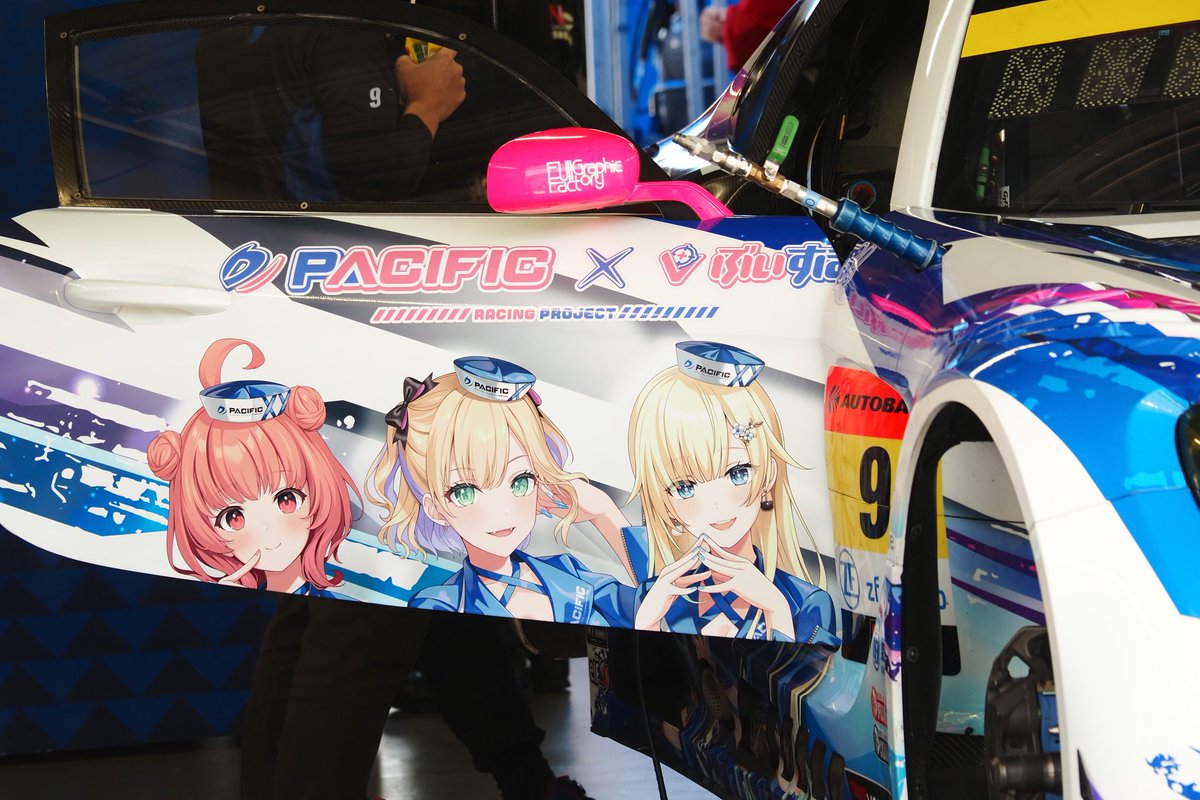 rebamiya's tweet image. 生まれ変わったぶいすぽ号を見てきました！明日のレース本線もご安全に⛑️

 #ぶいすぽ
 #ぶいすぽパシレー 
 #forVictory!