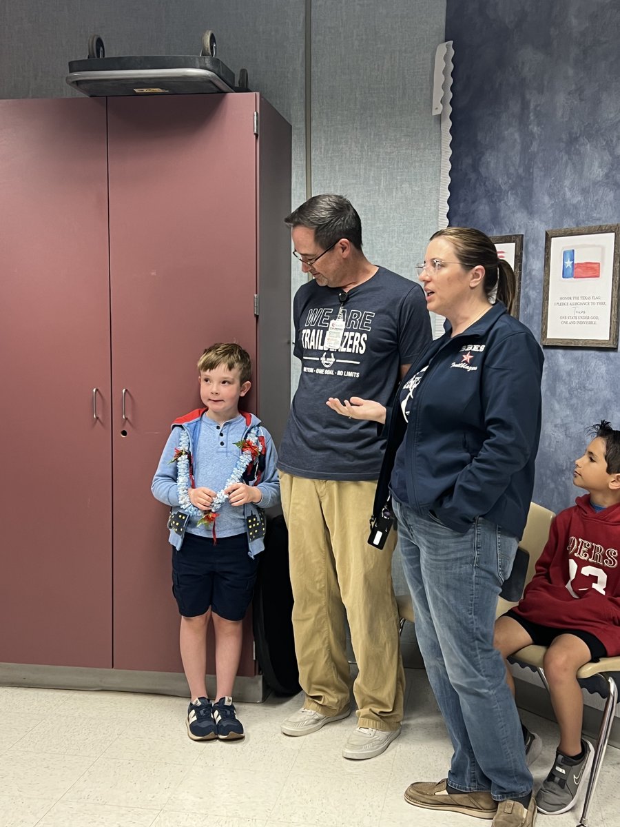 Thanks to Mr. Arbaugh for coming out and serving as a Hallway Hero! He was a great presence on campus! #growinggreatness #togetherwethrive #todayincomal @Comalisd @CISDNews