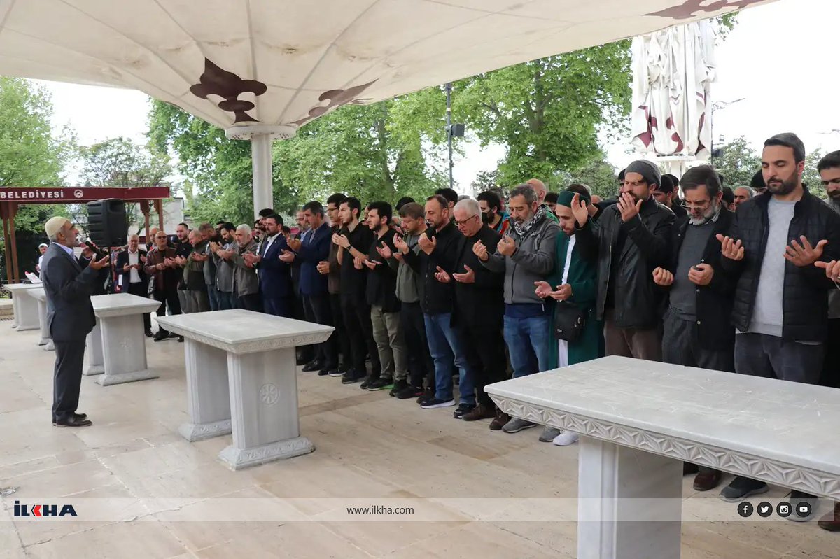 Kudüs şehidi Hasan Saklanan kardeşimiz için Fatih Camiinde düzenlenen gıyabi cenaze namazına iştirak ettik.

Rabbim kardeşimizin şehadetini kabul etsin Gazze'nin, Kudüs'ün özgürlüğüne vesile kılsın inşallah.