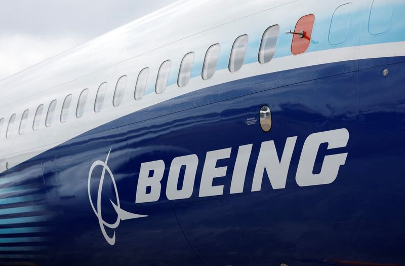 Dans l’affaire #Boeing, 2 lanceurs d’alerte qui dénonçaient les graves défaillances de sécurité des avions Boeing sont morts brutalement tout récemment !⤵️

Le premier s’est « suicidé » d’une balle dans la tête : « enquête toujours en cours » !

Le second, 45 ans en parfaite…