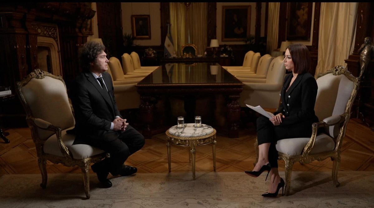 🎥 HOY en Noticiero @Univision: Entrevista al presidente argentino, Javier Milei, desde la Casa Rosada. 📺 No te pierdas el reportaje de @Crosarionews hoy 6:30 pm/5:30 C por @Univision.