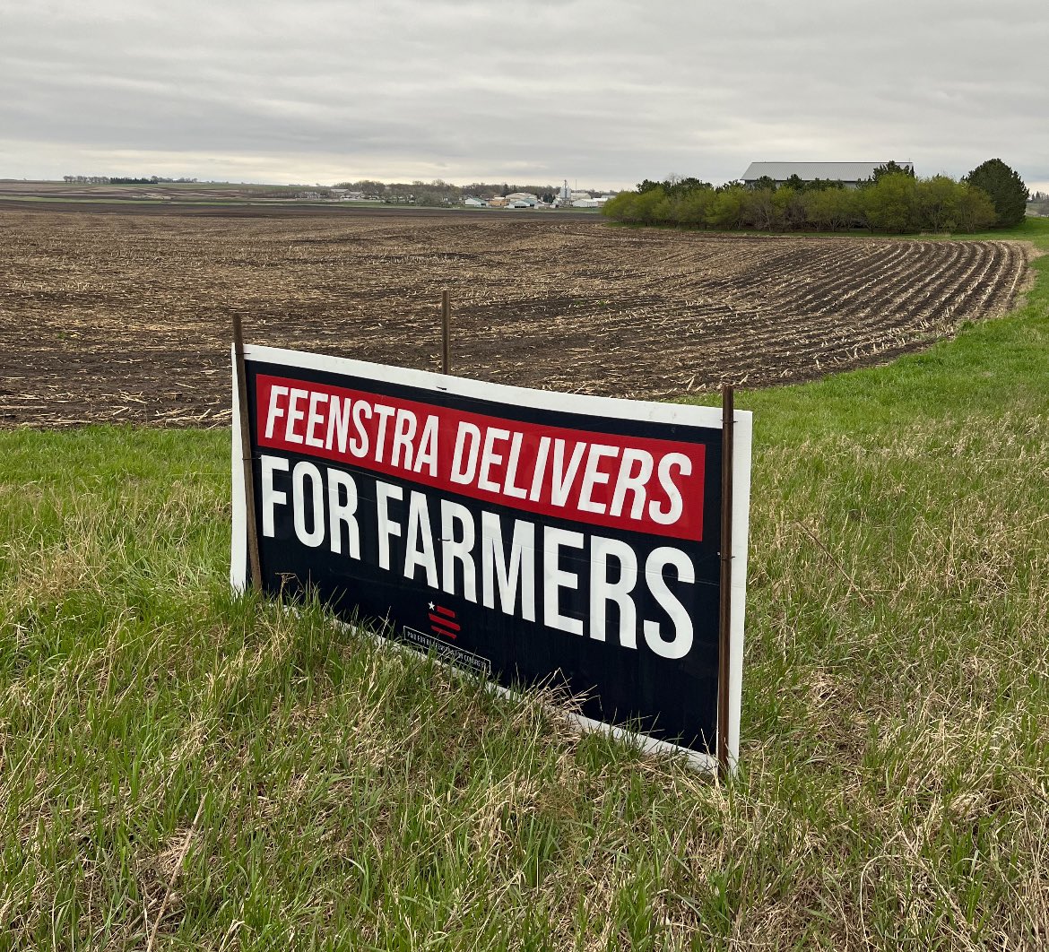 Another #FeenstraDelivers sign up in Lyon County! I’m honored to be named a “Friend of Agriculture” by @IowaFarmBureau for my work on behalf of #IA04 farmers and producers. I’ll always be a strong voice for Iowa agriculture in Congress!