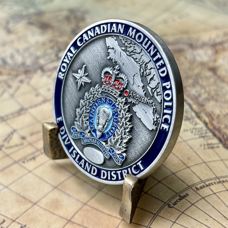 RCMP Ahousaht / Maaqtusiis is located on the SE tip of Flores Island, about 30 mins by boat from Tofino, on Vancouver Island's west coast. Their RCMP detachment coin has a map with a red dot to show where this community is located. It's a bit remote!
#RCMP #ahousaht #maaqtusiis