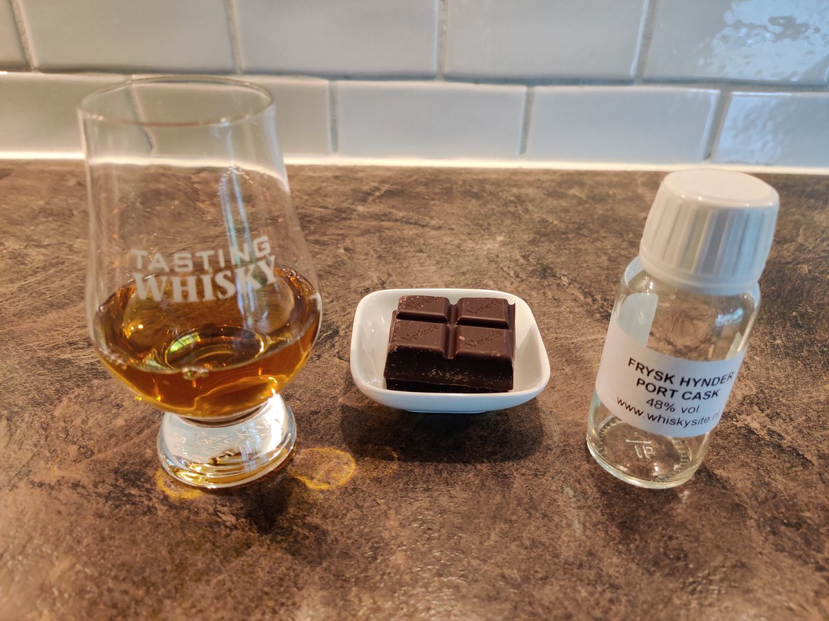 Little Whisky Tasting : Dutch Whisky Part 2

Frysk Hynder Port Cask, 48,0%
- Nose : Sweet, Caramel, Vanilla 
- Palate : Fruit, Chocolate, Herbs 
- Finish : Reasonable Long, Sweet

#whiskytasting #whisky #tasting #dutchwhisky #fryskhynder #portcask