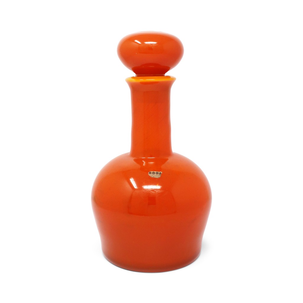 A great orange glass decanter by Erik Hoglund for Boda is up on the site

#kostaboda #boda #bodasweden #bodaglass #erikhöglund #erikhoglund #midcentury #midcenturymodern #vintagehome #vintagestyle #artglass #designlovers #interiordesign #danishmodern #scandinavianmodern