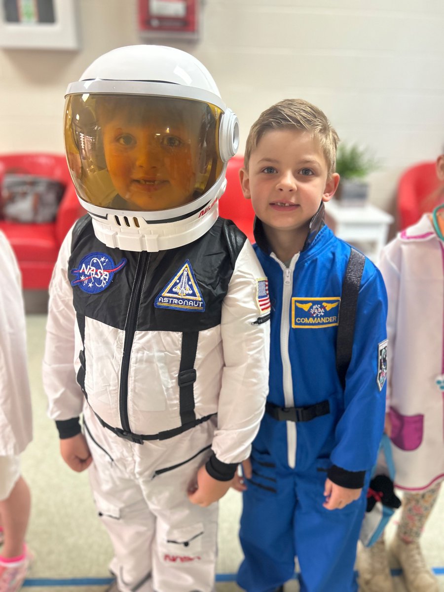 PeeplesDawn's tweet photo. What STEM career would you love to have when you grow up? #SCSTEM https://t.co/z7lxdfe7Ik