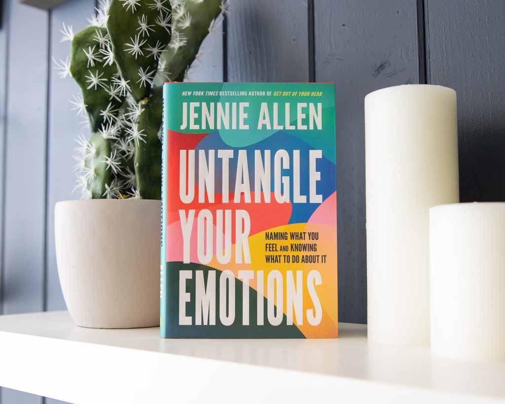 Did you hear the big news on #thatsoundsfunpodcast!?! 🚨 WE ARE HOSTING A SUMMER BOOK CLUB FOR SINGLES! And I can’t think of a better book for right now than @jennieallen’s Untangle Your Emotions! So Jennie joined us on the pod to chat. Hear it here: pod.link/944925529/epis…