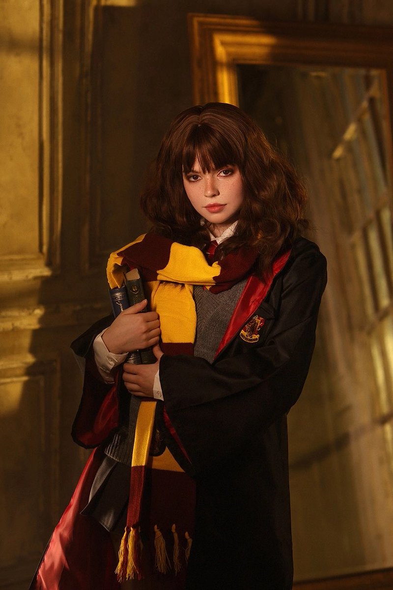 Should I teach you a couple of special spells in private? 🪄♥️

Photo and makeup - @milliganvick 
#hermionegranger #hermionegrangercosplay #hermionecosplay #harrypottercosplay #moviecosplay #bookcosplay #hpcosplay