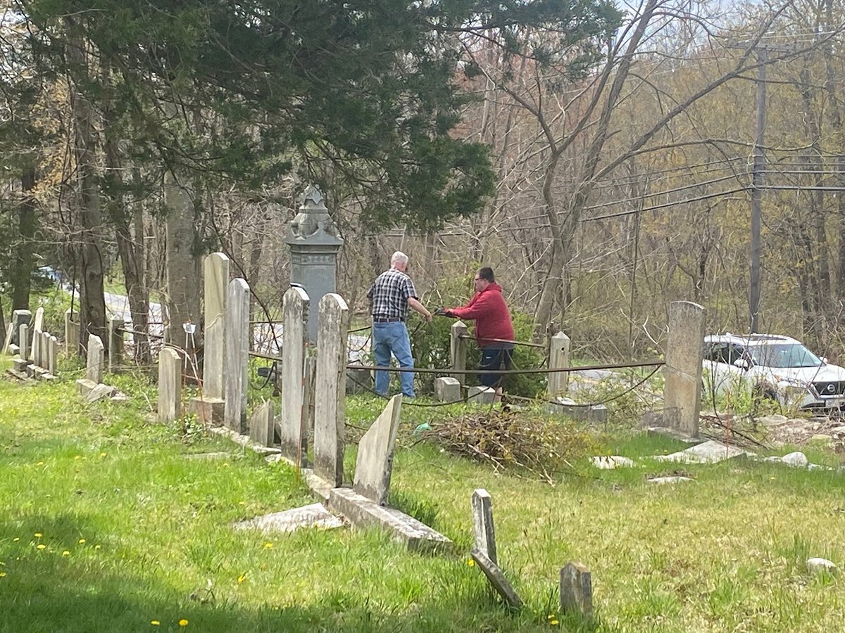 'We were not prepared for the enthusiasm, the camaraderie and work ethic of these volunteers!' So great to hear ‘Caring for Your Cemetery’ Day was such a huge success for the Rossville Cemetery in Newburgh!🪦 Read more about it⤵️ timeshudsonvalley.com/mid-hudson-tim… via @midhudsontimes